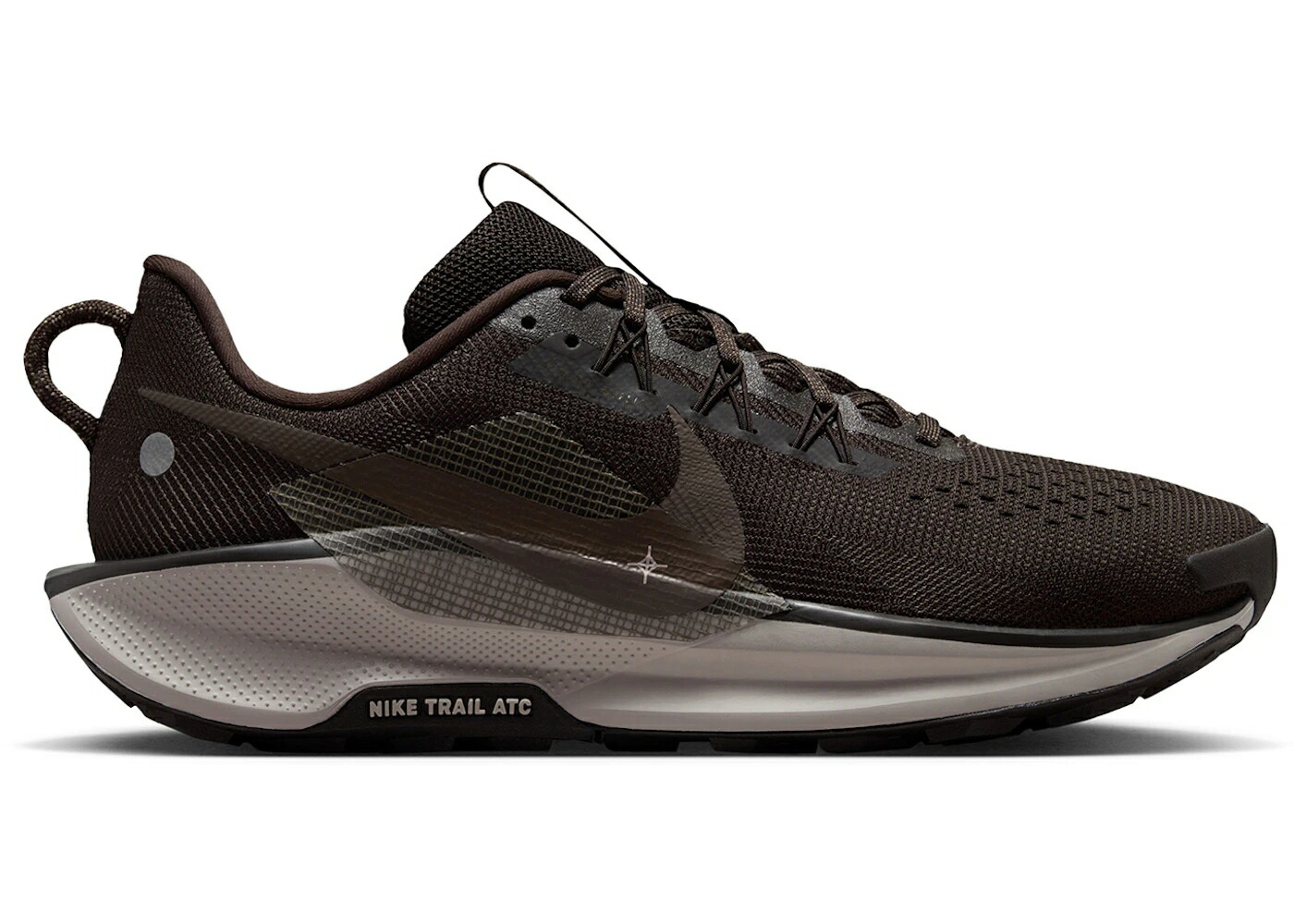 ナイキ リアクト ペガサス 茶色 ブラウン カレッジ 灰色 グレー スニーカー メンズ NIKE REACT PEGASUS TRAIL 5 VELVET BROWN COLLEGE GREY / VELVET BROWN COLLEGE GREY SAFETY