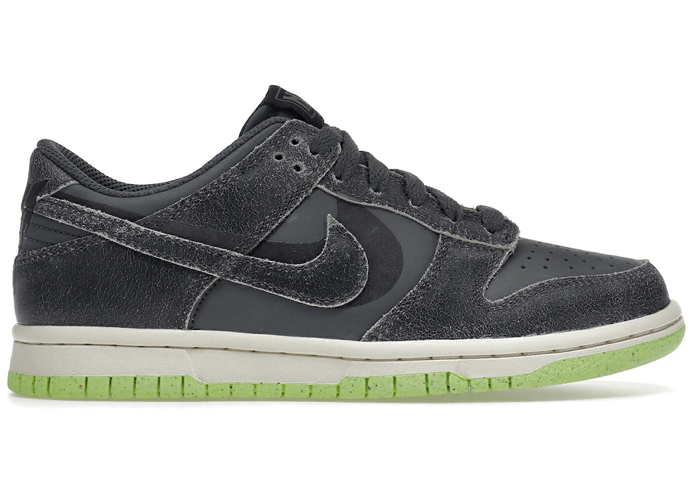 ナイキ ダンク 灰色 グレー 緑 グリーン ダンクロー ジュニア キッズ NIKE DUNK LOW HALLOWEEN (2022) (GS) / IRON GREY PHANTOM GHOST GREEN ベビー マタニティ スニーカー