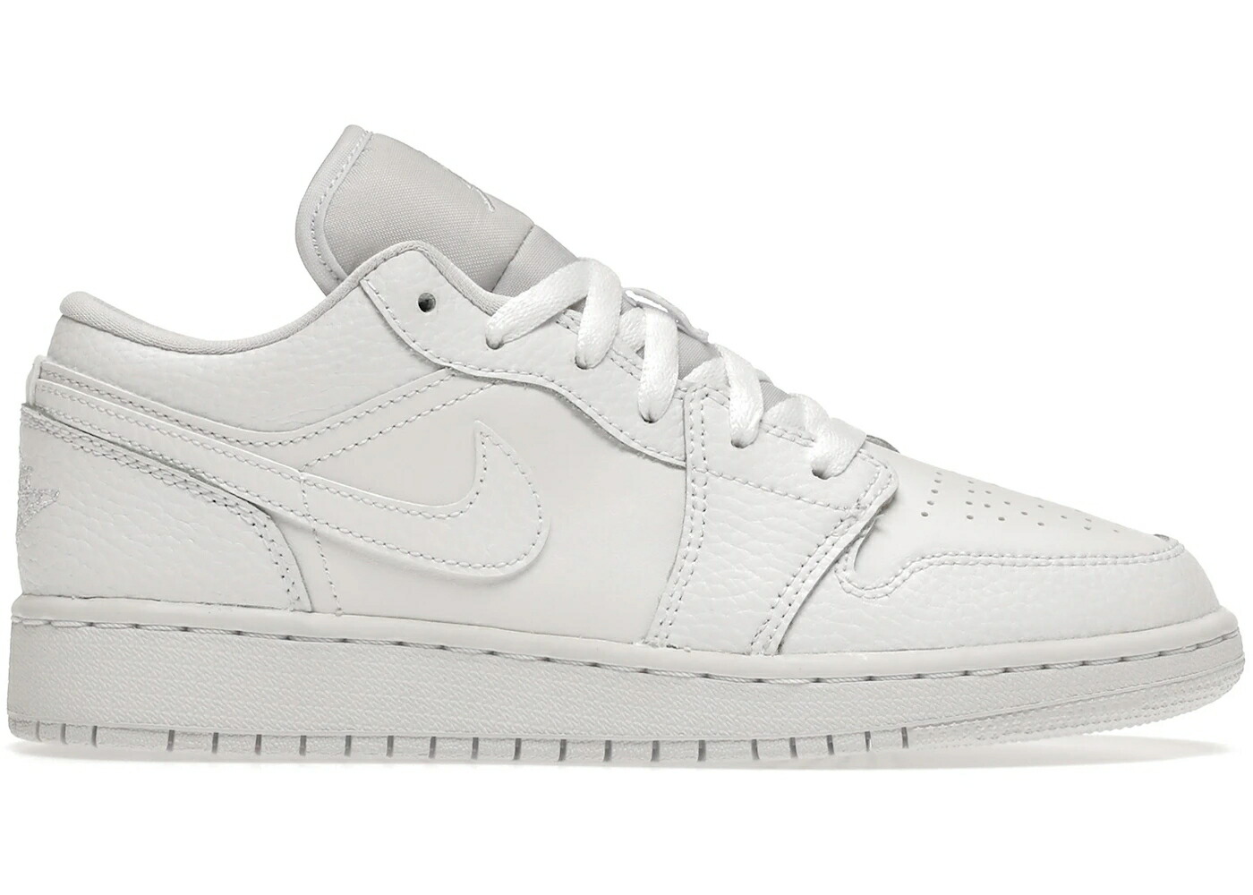 ナイキ ジョーダン 白色 ホワイト レザー ジュニア キッズ JORDAN 1 LOW TRIPLE WHITE TUMBLED LEATHER (GS) / WHITE WHITE WHITE ベビー マタニティ スニーカー｜スニケス