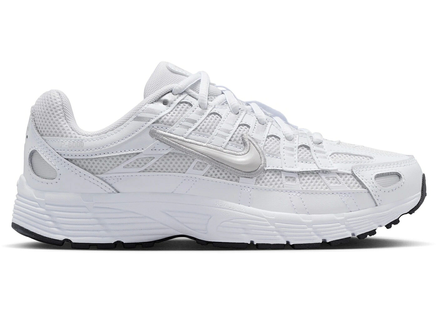 ナイキ プラチナム 白色 ホワイト 銀色 シルバー ジュニア キッズ NIKE P-6000 PLATINUM TINT WHITE SILVER (GS) / PLATINUM TINT WHITE METALLIC ベビー マタニティ スニーカー