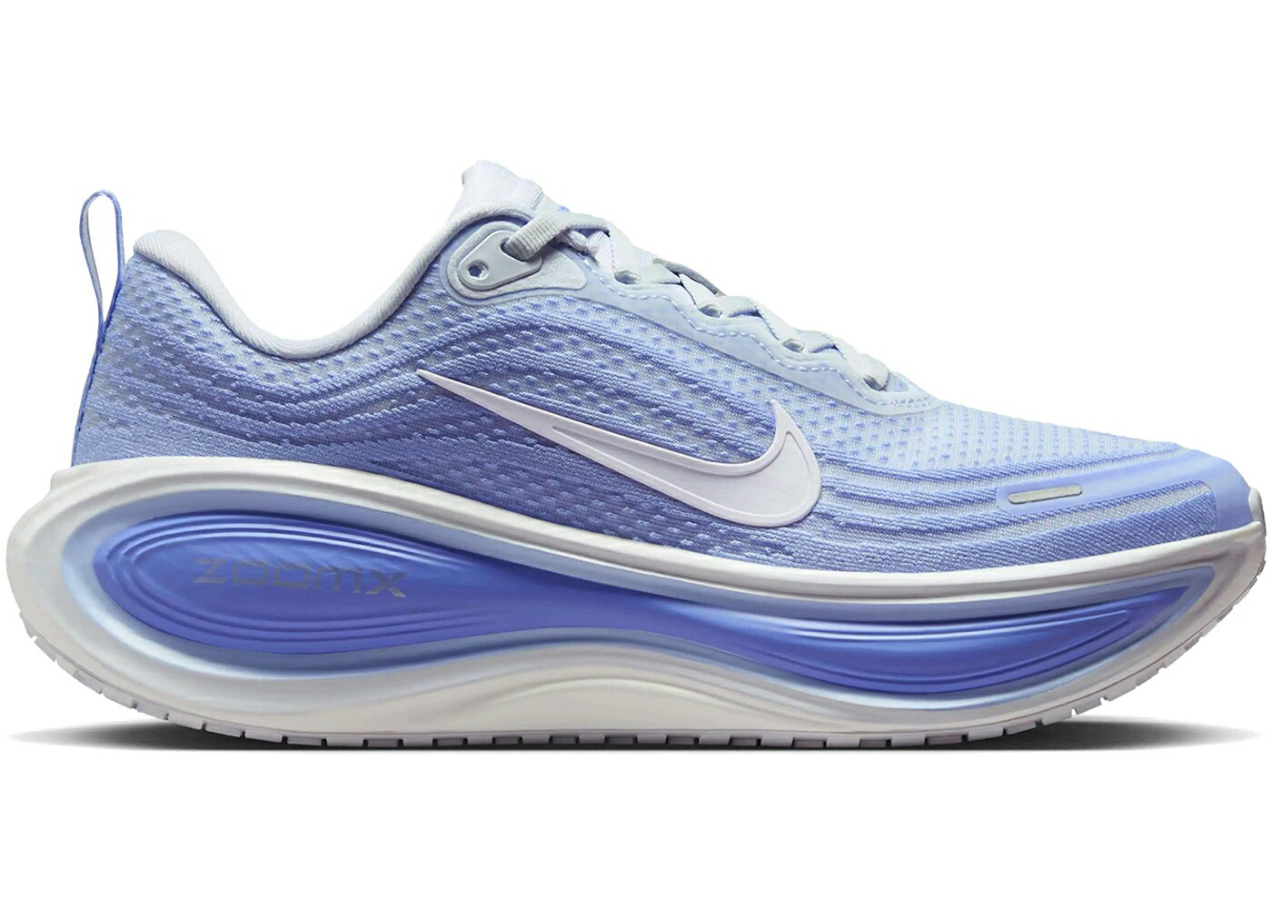 ナイキ 灰色 グレー 白色 ホワイト WOMEN スニーカー レディース NIKE VOMERO PLUS FOOTBALL GREY ROYAL PULSE (WOMEN) / FOOTBALL GREY WHITE ALUMINIUM