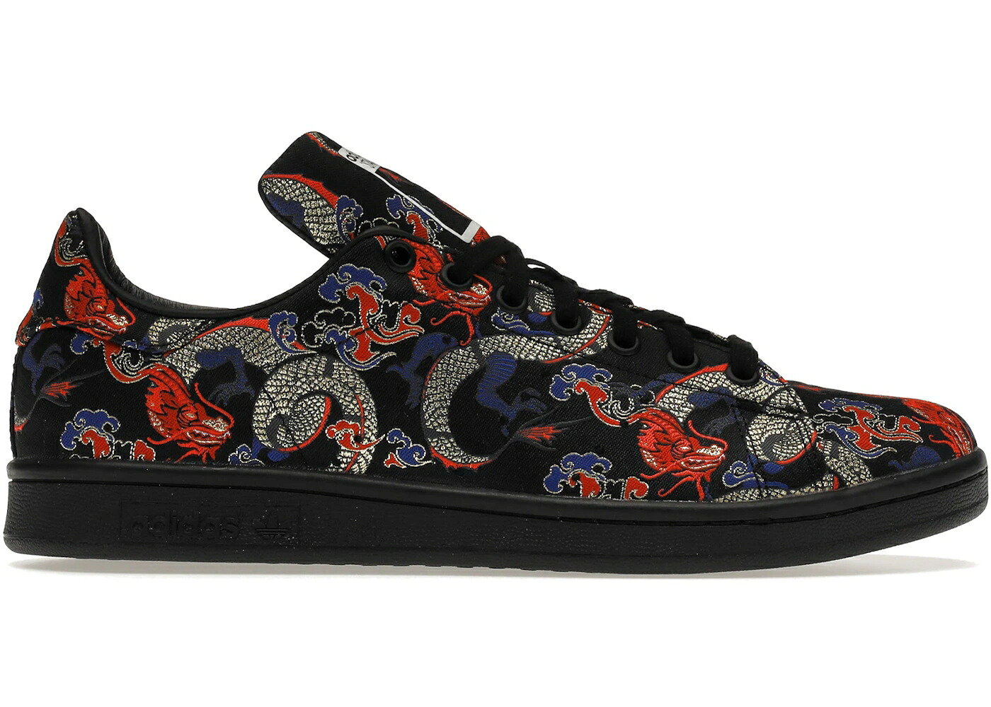 アディダス 火竜 中核グループ 黒いこと 黒いこと 立場し損ない スニーカー メンズ ADIDAS STAN SMITH DRAGON PRINT / CORE BLACK CORE BLACK CLOUD