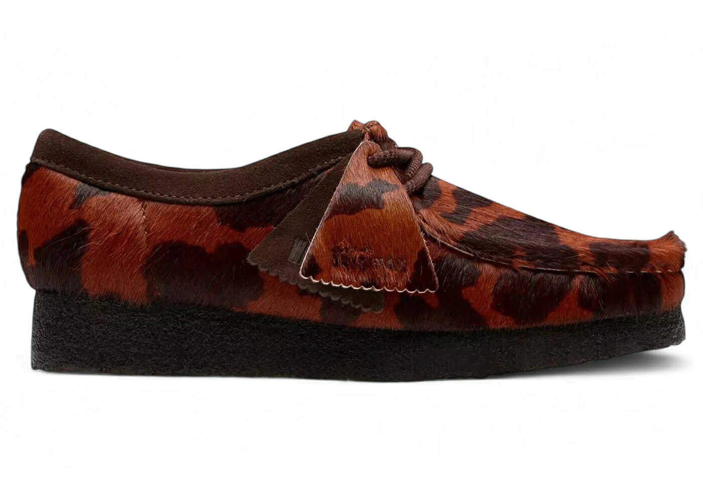 クラークス 茶色 ブラウン WOMEN'S スニーカー レディース CLARKS WALLABEE BROWN COW PRINT (WOMEN'S) / BROWN COW PRINT