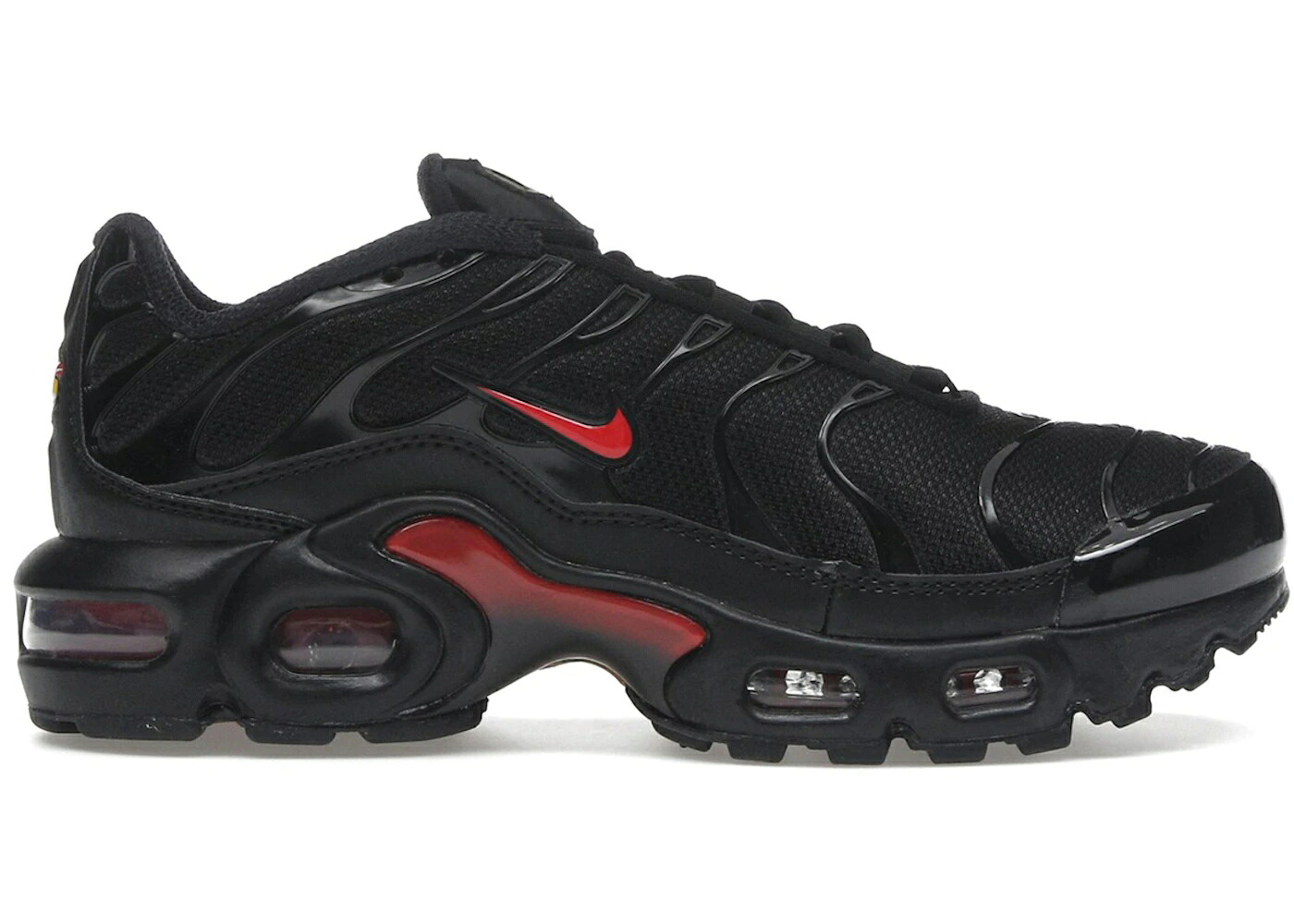 ナイキ マックス 黒色 ブラック 赤 レッド ゴールド エアマックスプラス ジュニア キッズ NIKE AIR MAX PLUS BLACK UNIVERSITY RED (GS) / BLACK BLACK METALLIC GOLD ベビー マタニティ スニーカー|スニケス