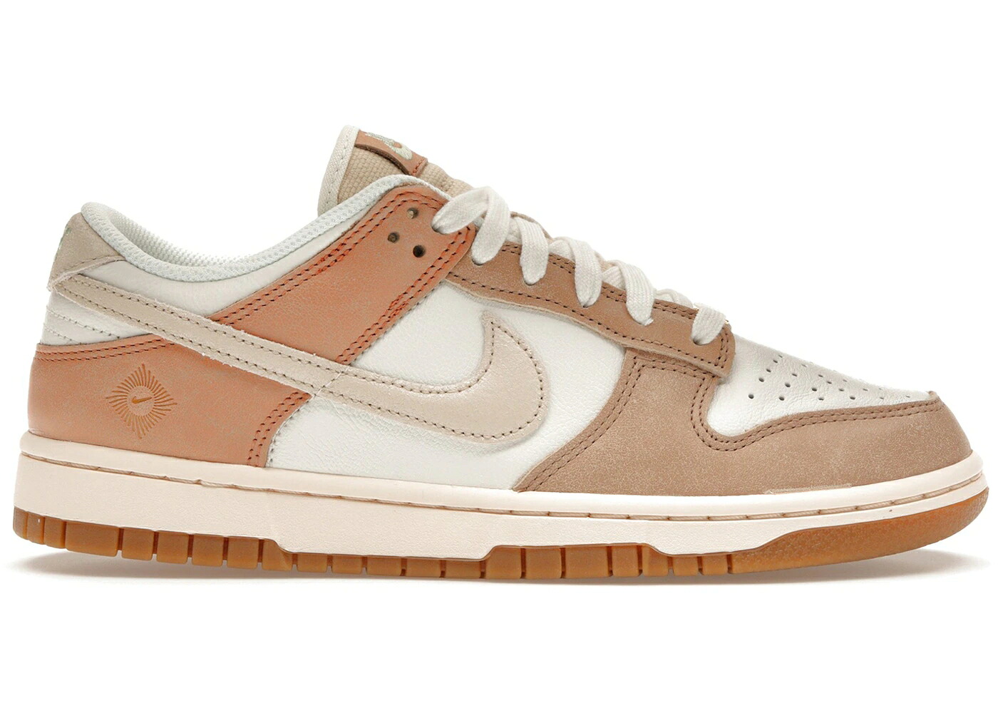 ナイキ ダンク 赤銅色 赤銅色 ダンクロー WOMEN\u0027S スニーカー レディース NIKE DUNK LOW SE AUSTRALIA (WOMEN\u0027S) / SAIL SANDDRIFT AMBER BROWN