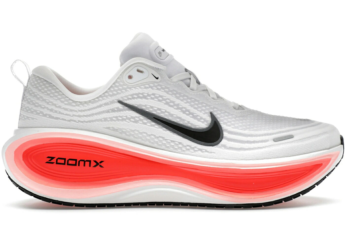 ナイキ 白色 ホワイト 黒色 ブラック クリムゾン スニーカー メンズ NIKE VOMERO PLUS WHITE BLACK BRIGHT CRIMSON / WHITE BLACK BRIGHT CRIMSON