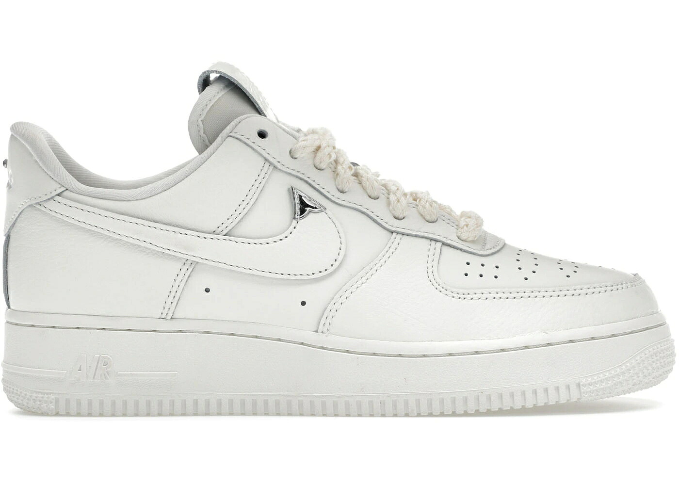 ナイキ しろがね色 しろがね色 空軍 \u002707 WOMEN\u0027S スニーカー レディース NIKE AIR FORCE 1 LOW LV8 NEEDLEWORK (WOMEN\u0027S) / SAIL METALLIC SILVER TAWNY SAIL