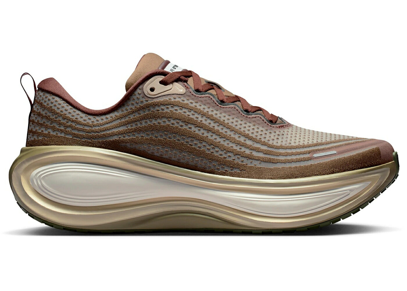 ナイキ カルデラ 赤銅色 赤銅色 活動の領域 自然的 スニーカー メンズ NIKE VOMERO PLUS CALDERA BROWN DARK FIELD / OFF NOIR PHANTOM NATURAL PECAN
