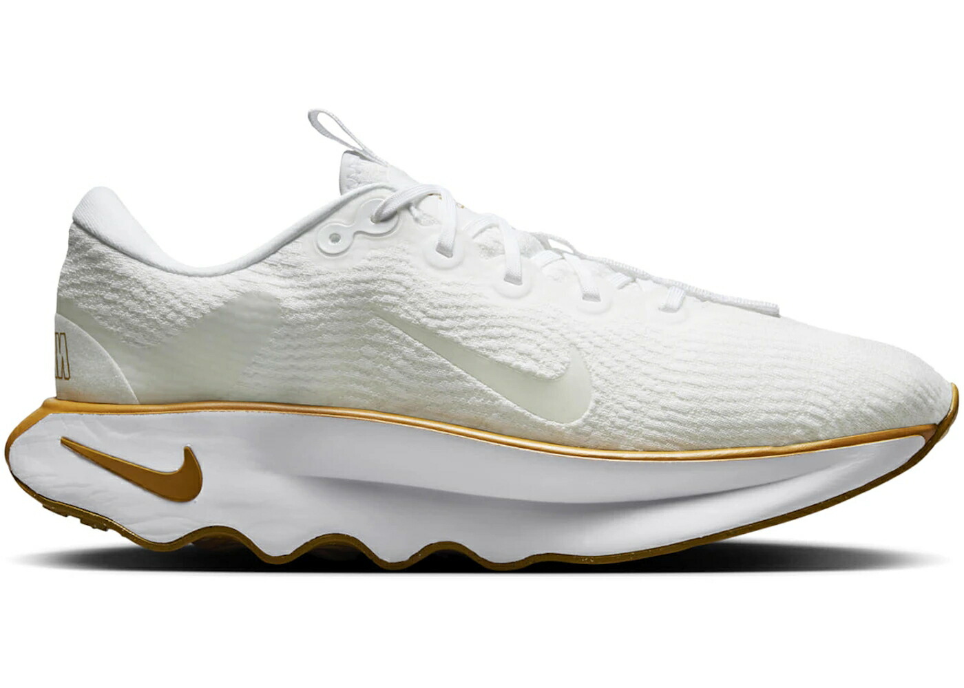 ナイキ 白色 ホワイト ウィート スニーカー メンズ NIKE MOTIVA WHITE SUMMIT WHEAT / WHITE SUMMIT WHITE WHEAT WHITE