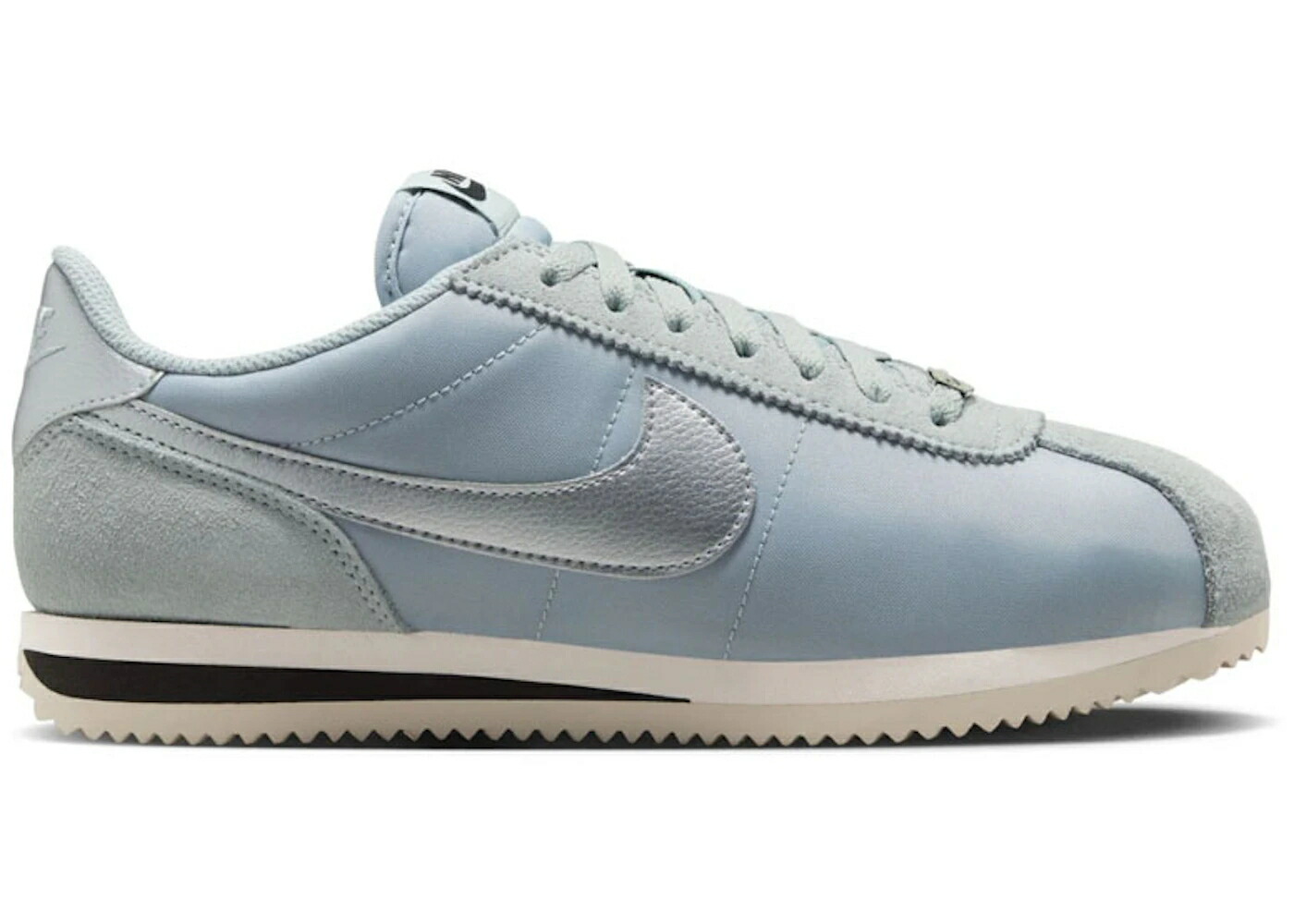 ナイキ コルテッツ しろがね色 しろがね色 WOMEN\u0027S スニーカー レディース NIKE CORTEZ TEXTILE LIGHT PUMICE (WOMEN\u0027S) / LIGHT PUMICE METALLIC SILVER