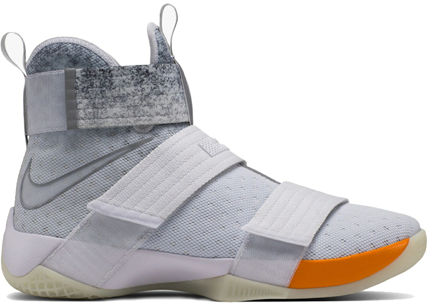 ナイキ レブロン ズーム ソルジャー 白色 ホワイト スニーカー メンズ NIKE LEBRON ZOOM SOLDIER 10 JOHN ELLIOT / WHITE GLOW IN THE DARK｜スニケス 48,180円