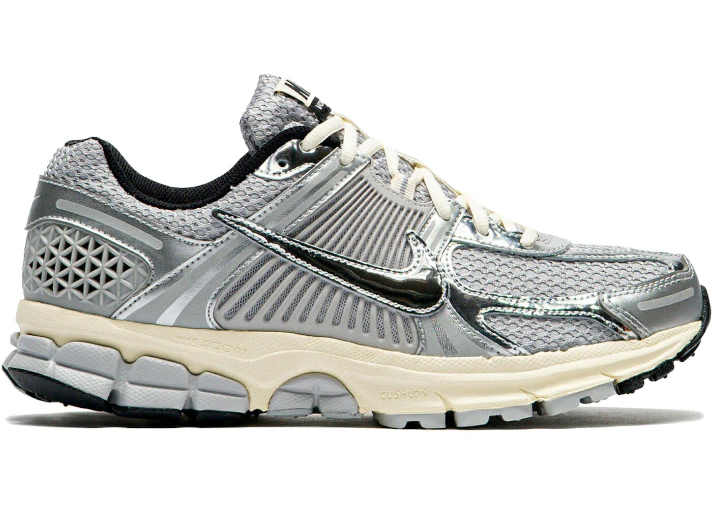 ナイキ ズーム 灰色 グレー 銀色 シルバー スニーカー メンズ NIKE ZOOM VOMERO 5 GREY FOG CHROME / GREY FOG METALLIC SILVER COCONUT