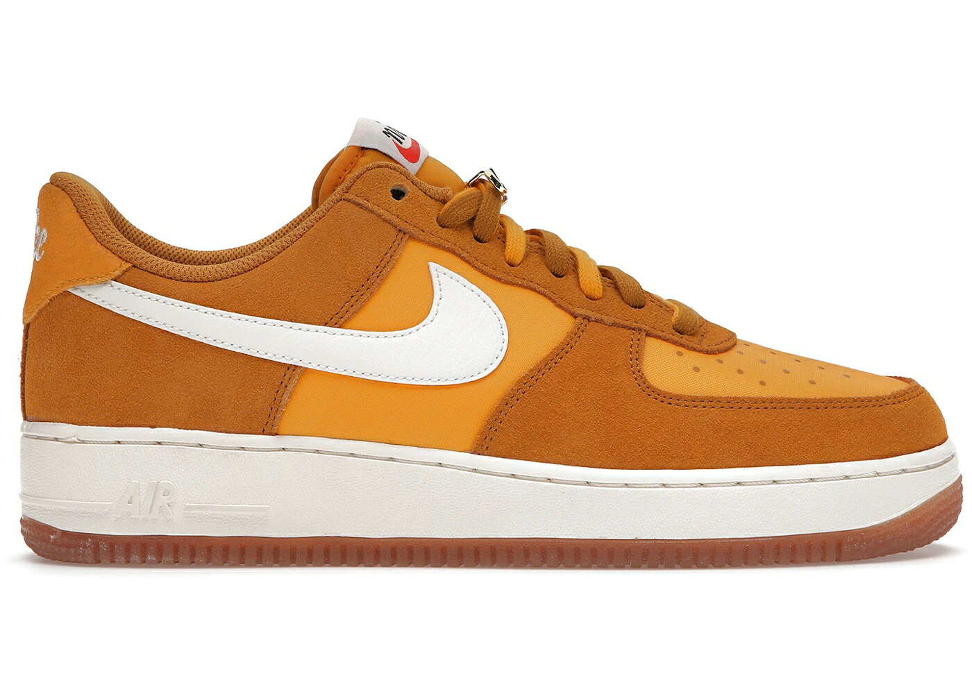 ナイキ ゴールド スエードクロス スウェード 空軍 \u002707 WOMEN\u0027S スニーカー レディース NIKE AIR FORCE 1 LOW FIRST USE UNIVERSITY GOLD (WOMEN\u0027S) / GOLD SUEDE UNIVERSITY GOLD GUM