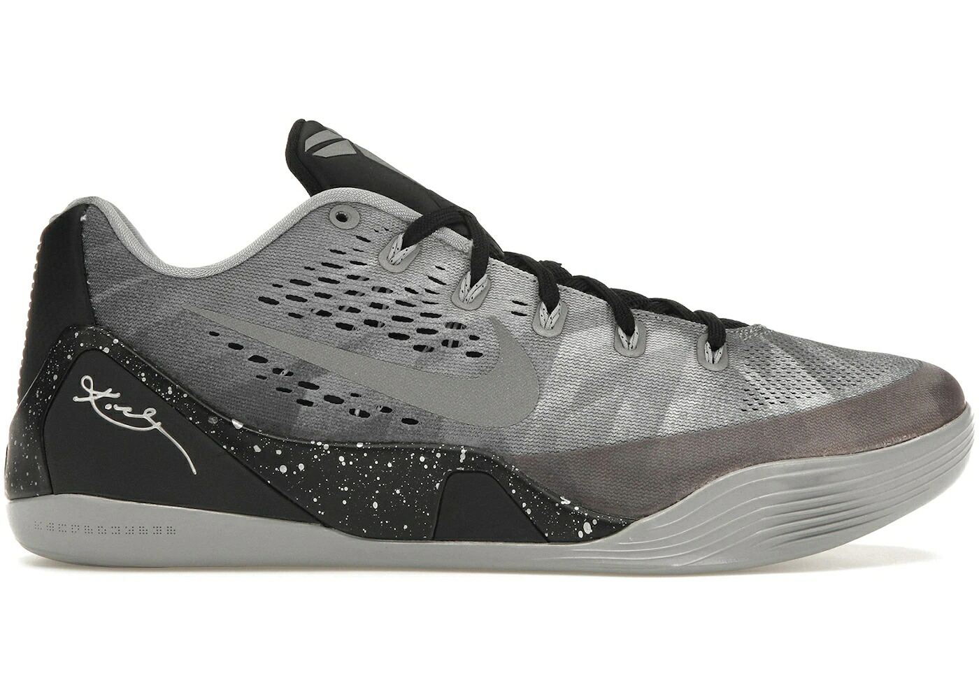 ナイキ コービー 銀色 シルバー 黒色 ブラック スニーカー メンズ NIKE KOBE 9 EM LOW METALLIC SILVER / BLACK METALLIC SILVER｜スニケス