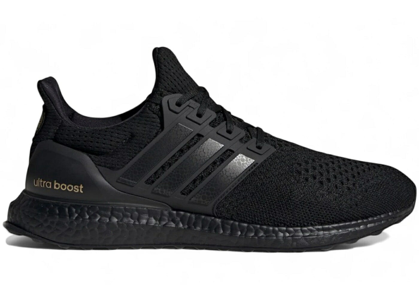 アディダス ウルトラ ブースト 黒色 ブラック ゴールド ウルトラブースト 1.0 スニーカー メンズ ADIDAS ULTRA BOOST DNA CHINESE NEW YEAR OF THE SNAKE (2025) / BLACK BLACK GOLD｜スニケス