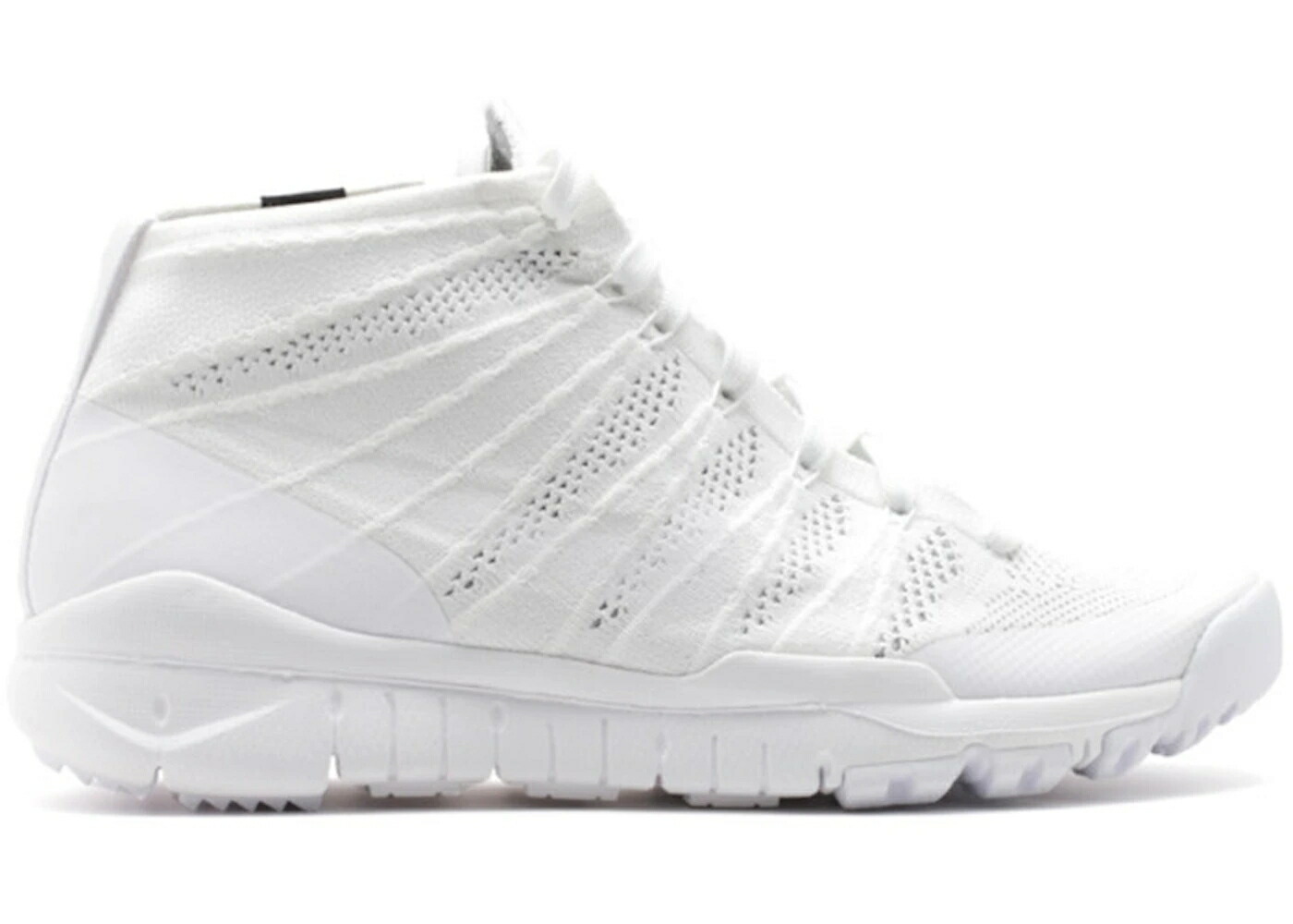 ナイキ フリー フライニット チャッカ 白色 ホワイト スニーカー メンズ NIKE FREE FLYKNIT CHUKKA SFB WHITE / WHITE WHITE|スニケス