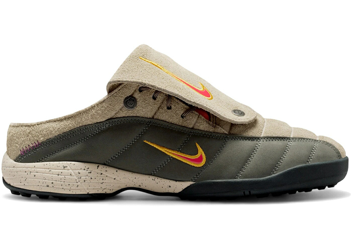 ナイキ カーキ ゴールド 核融合反応 赤 赤いこと スニーカー メンズ NIKE TOTAL 90 MULE KIDS OF IMMIGRANTS KHAKI / KHAKI UNIVERSITY GOLD FUSION RED