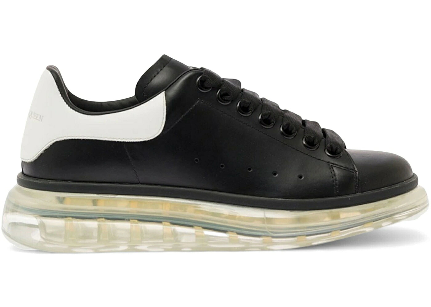 アレキサンダーマックイーン 黒色 ブラック 白色 ホワイト WOMEN'S スニーカー レディース ALEXANDER MCQUEEN ALEXANDER MCQUEEN OVERSIZED CLEAR SOLE BLACK WHITE (WOMEN'S) / BLACK WHITE｜スニケス 77,385円