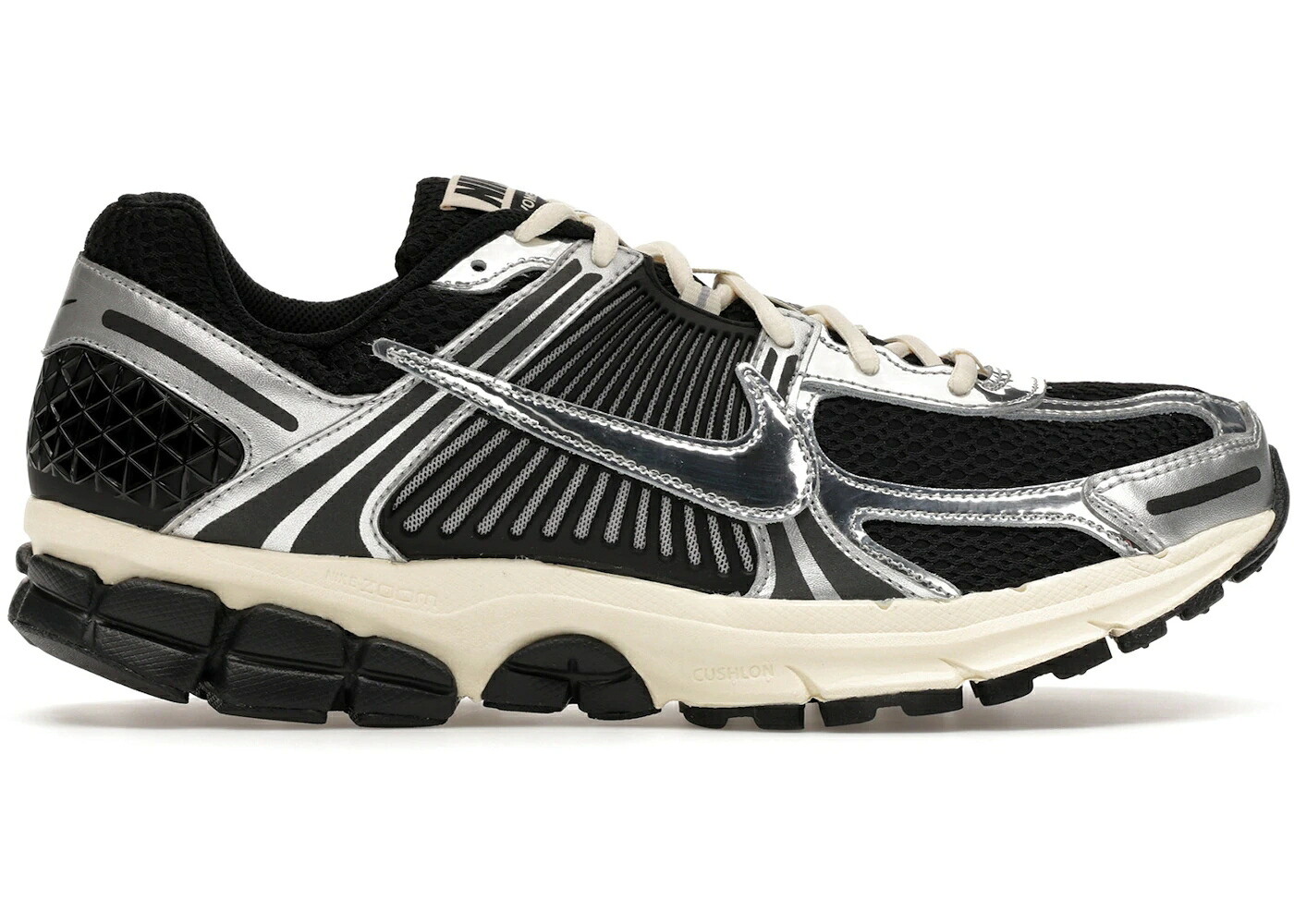 ナイキ ズーム 黒色 ブラック 銀色 シルバー スニーカー メンズ NIKE ZOOM VOMERO 5 BLACK METALLIC SILVER COCONUT MILK CHROME / BLACK METALLIC SILVER COCONUT｜スニケス
