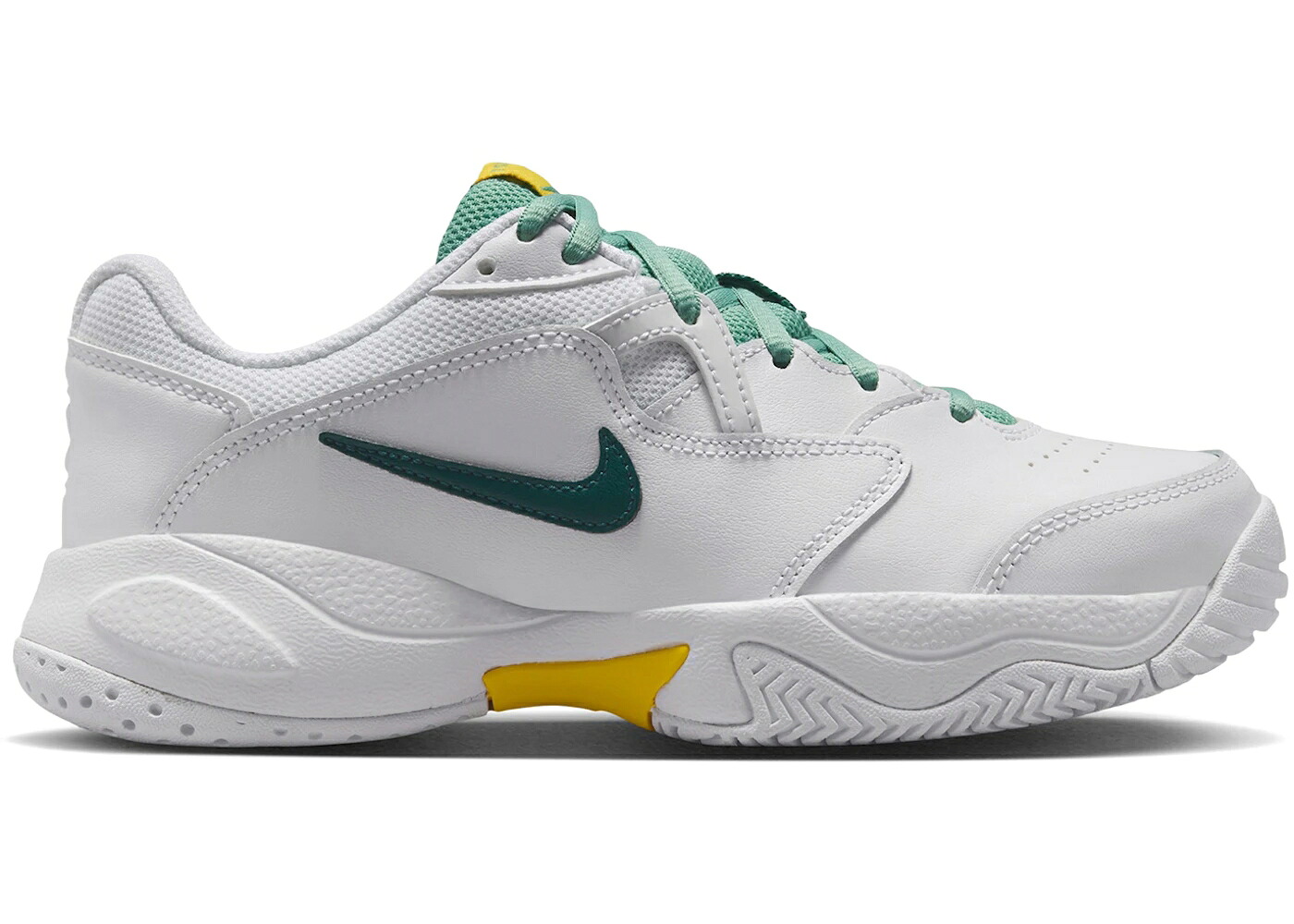 ナイキ コート ライト 白色 ホワイト 翡翠 ジェード スピード 黄色 イエロー ジュニア キッズ NIKE COURT LITE 2 WHITE HEALING JADE SPEED YELLOW (GS) / WHITE HEALING JADE SPEED YELLOW ベビー マタニティ スニ｜スニケス