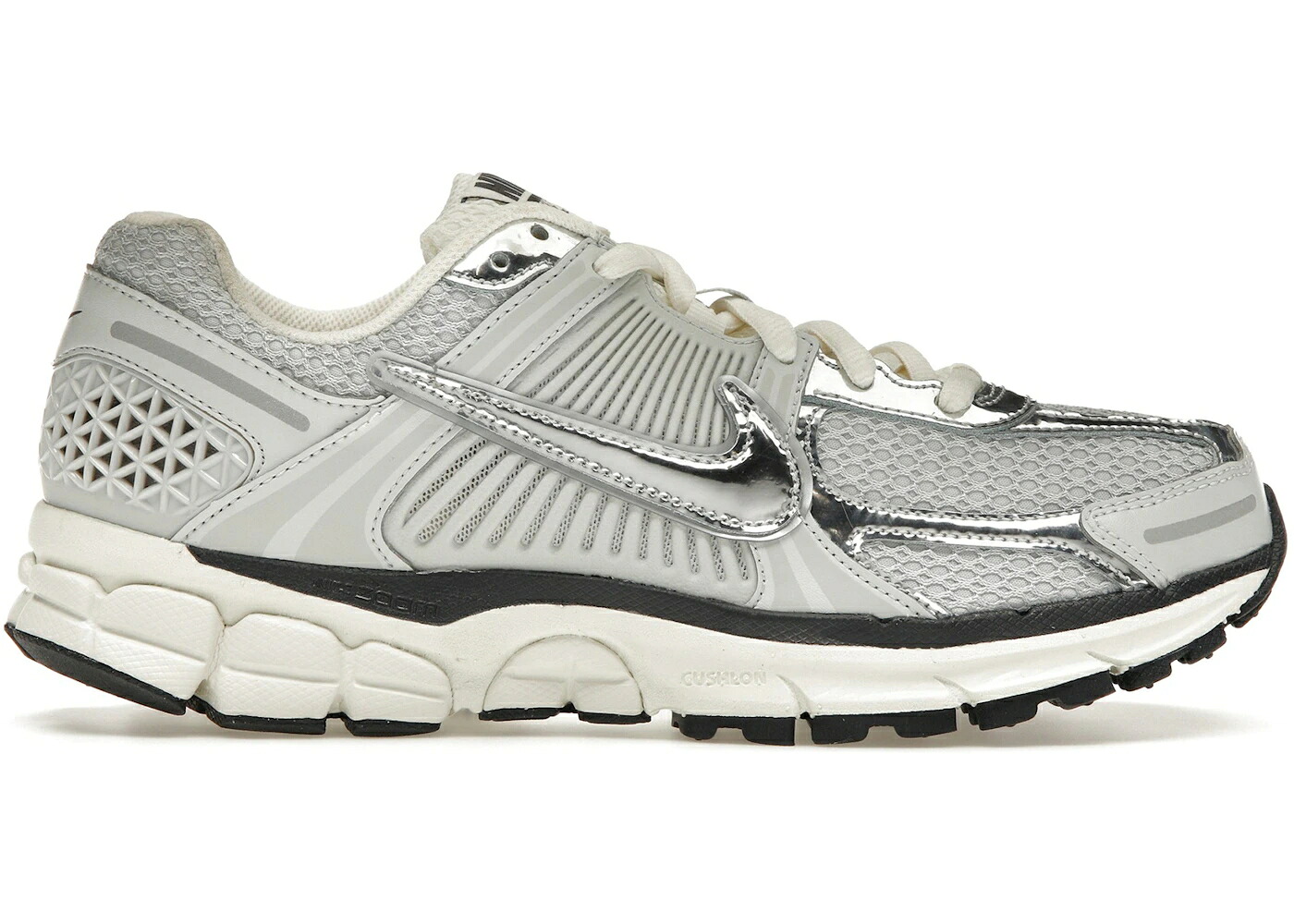 ナイキ 望遠レンズ スニーカー メンズ NIKE ZOOM VOMERO 5 CHROME / PHOTON DUST GRIDIRON SAIL CHROME