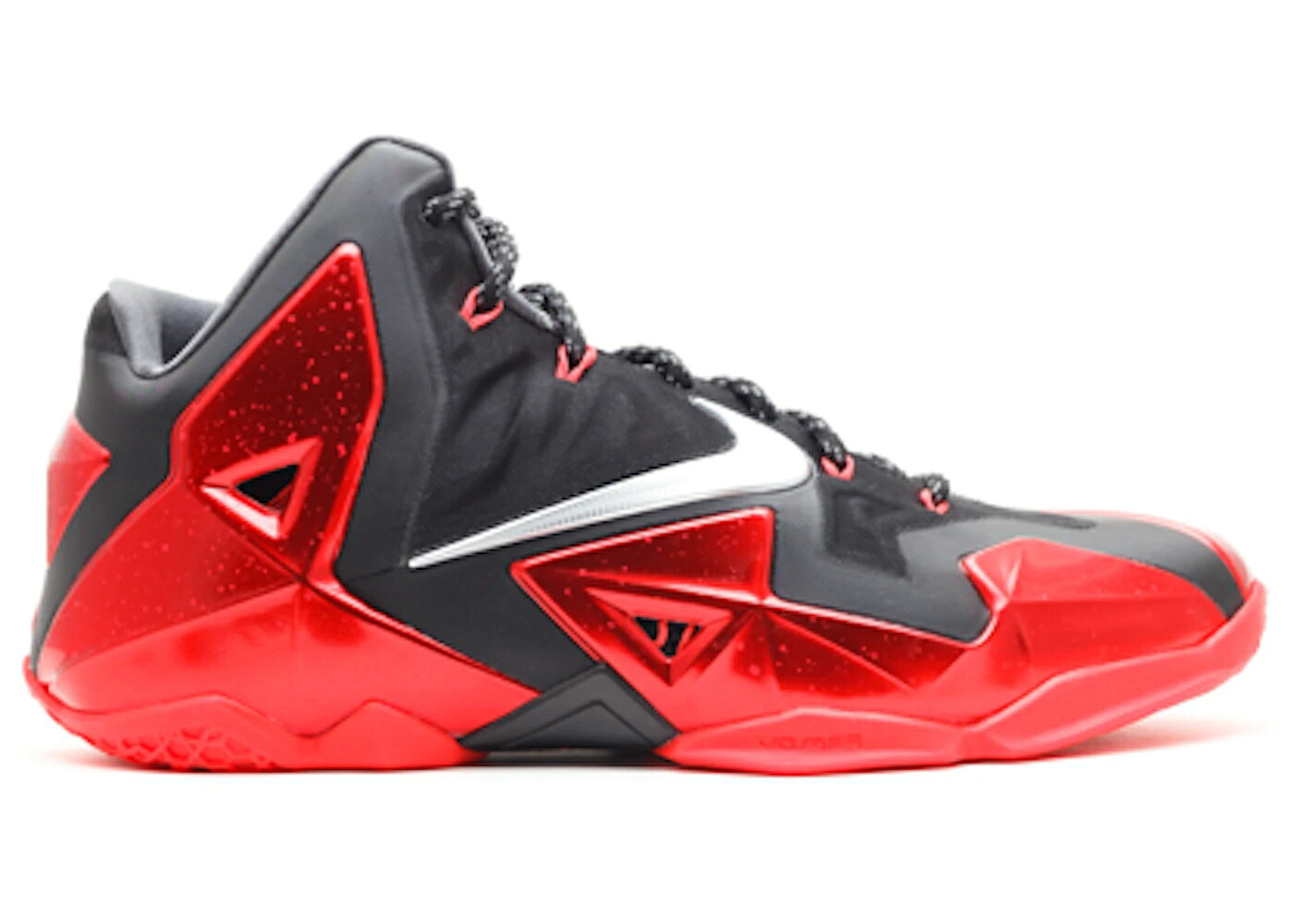 ナイキ レブロン 黒色 ブラック 銀色 シルバー スニーカー メンズ NIKE LEBRON 11 AWAY / BLACK METALLIC SILVER UNIVERSITY｜スニケス