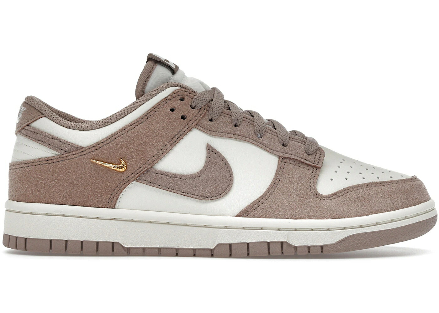 ナイキ ダンク ゴールド スウッシュ スウォッシュ 白色 ホワイト ダンクロー WOMEN スニーカー レディース NIKE DUNK LOW MALT GOLD MINI SWOOSH (WOMEN) / SAIL METALLIC GOLD WHITE MALT