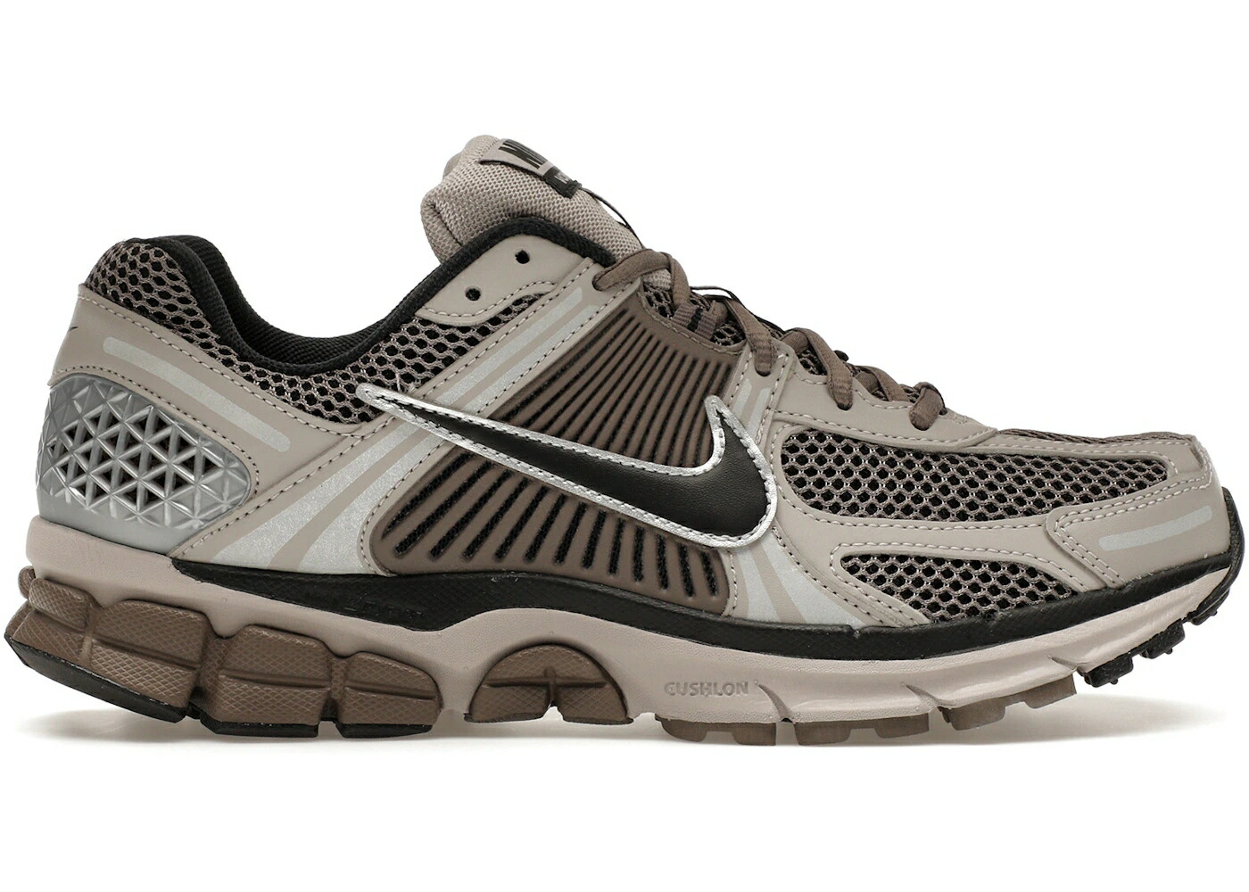 ナイキ ズーム カレッジ 灰色 グレー 黒色 ブラック スニーカー メンズ NIKE ZOOM VOMERO 5 COLLEGE GREY CAVE STONE / COLLEGE GREY BLACK CAVE STONE