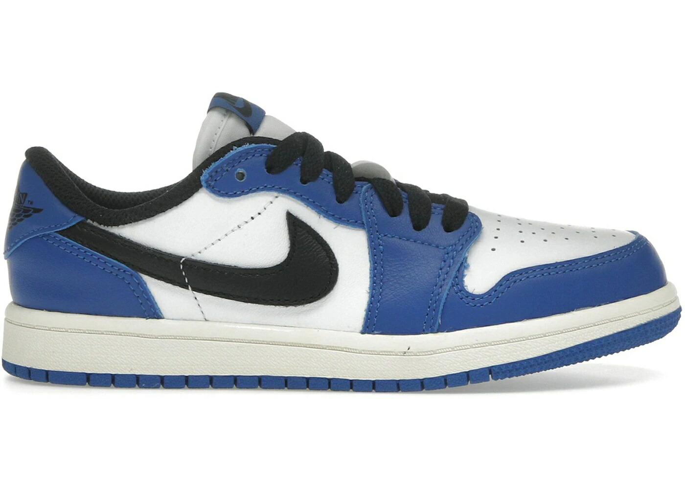 ナイキ ジョーダン ゲーム 白色 ホワイト 黒色 ブラック ゲームロイヤル 青 ブルー ジュニア キッズ JORDAN 1 RETRO LOW OG GAME ROYAL (PS) / WHITE BLACK GAME ROYAL ベビー マタニティ スニーカー｜スニケス 21,900円