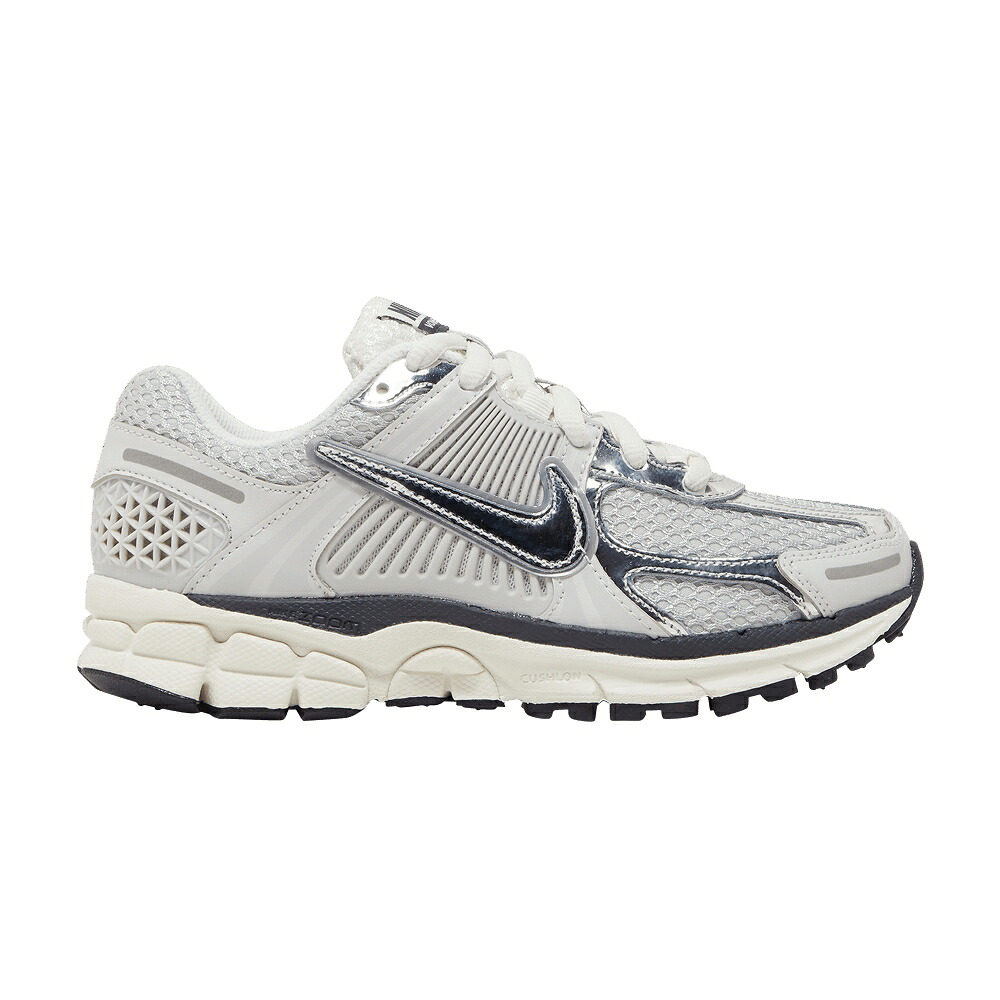 ナイキ 望遠レンズ \u0027PHOTON SILVER\u0027 スニーカー レディース NIKE WMNS AIR ZOOM VOMERO 5 DUST METALLIC / PHOTON DUST CHROME GRIDIRON SAIL