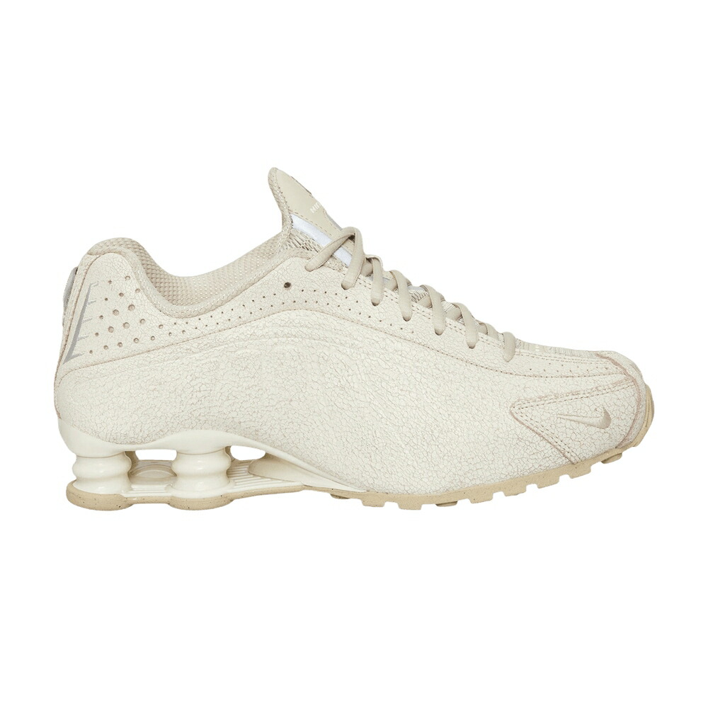 ナイキ ショックス 自然的 しろがね色 しろがね色 \u0027NATURAL SILVER\u0027 スニーカー メンズ NIKE SHOX R4 METALLIC / NATURAL METALLIC SILVER