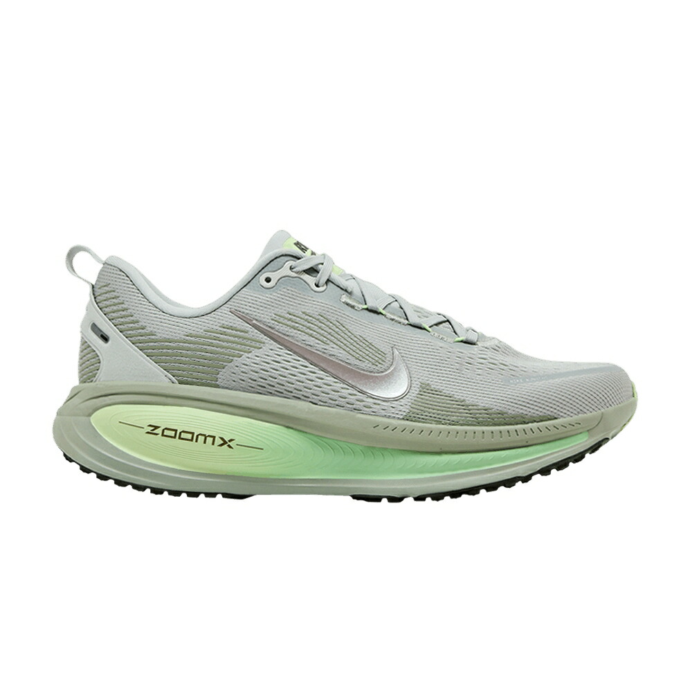 ナイキ 銀色 シルバー DUSTY OLIVE スニーカー メンズ NIKE VOMERO 18 / LIGHT SILVER BARELY VOLT DUSTY