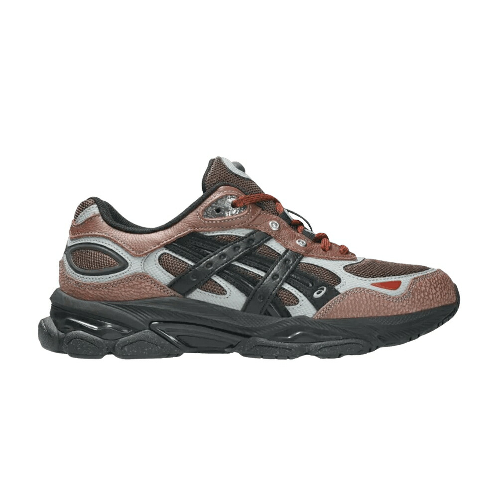 アシックス 茶色 ブラウン 黒色 ブラック 赤 レッド 2.0 BROWN スニーカー メンズ ASICS HAL STUDIOS X GEL NYC / BROWN BLACK RED