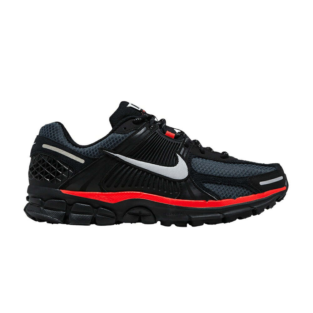 ナイキ 望遠レンズ 黒いこと 黒いこと しろがね色 しろがね色 \u0027BLACK RED\u0027 スニーカー メンズ NIKE AIR ZOOM VOMERO 5 METALLIC UNIVERSITY / BLACK BLACK METALLIC SILVER