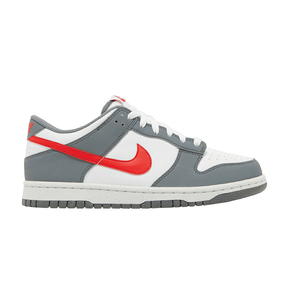 ナイキ ダンク 灰色 グレー クリムゾン 白色 ホワイト ダンクロー 'SMOKE CRIMSON' ジュニア キッズ NIKE DUNK LOW NEXT NATURE GS GREY LIGHT / SMOKE GREY LIGHT CRIMSON WHITE ベビー マタニティ スニーカー
