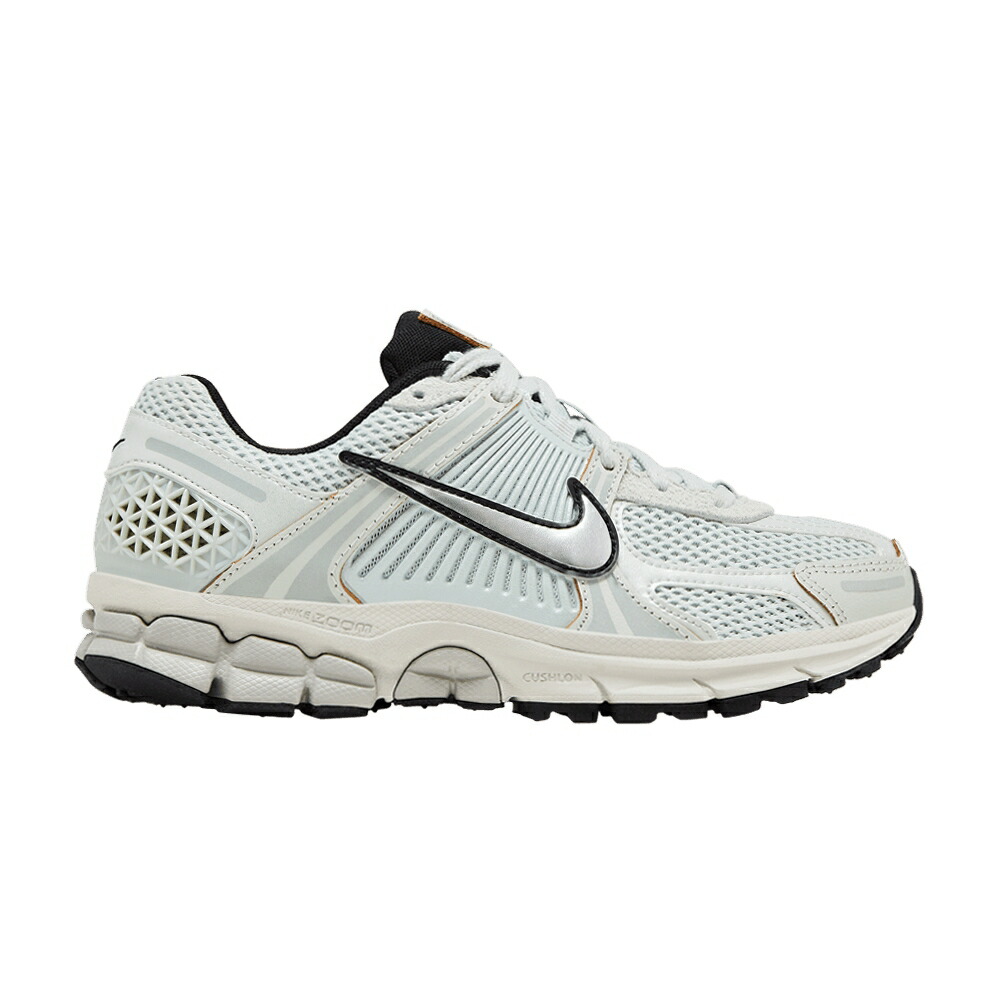 ナイキ 望遠レンズ しろがね色 しろがね色 \u0027LIGHT CHROME\u0027 スニーカー レディース NIKE WMNS AIR ZOOM VOMERO 5 SILVER / LIGHT SILVER CHROME LIGHT BONE 靴-レディース靴-スニーカー