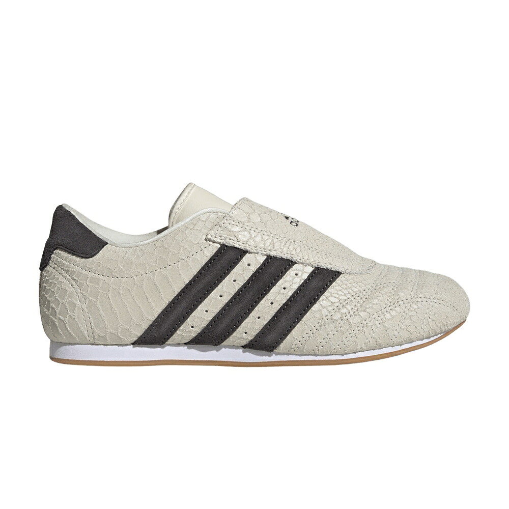 アディダス 白色 ホワイト 黒色 ブラック クリーム 'CREAM GUM' スニーカー レディース ADIDAS WMNS TAEKWONDO WHITE UTILITY BLACK / CREAM WHITE UTILITY BLACK GUM｜スニケス
