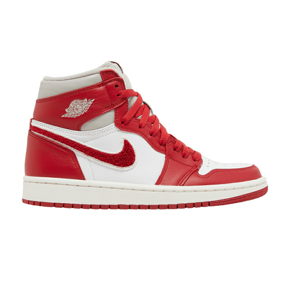 ナイキ ハイ 赤 レッド エアジョーダン NEWSTALGIA CHENILLE スニーカー レディース AIR JORDAN WMNS AIR JORDAN 1 HIGH OG / LIGHT IRON ORE VARSITY RED SAIL