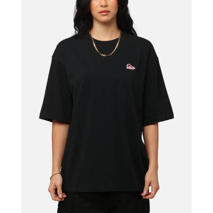 ナイキ ジョーダン Jordan 【 Brand Sneaker Patch Crewneck T-Shirt Ed Womens Black/Varsity R 】 靴 スニーカー プルオーバー レディース 黒いこと 黒いこと