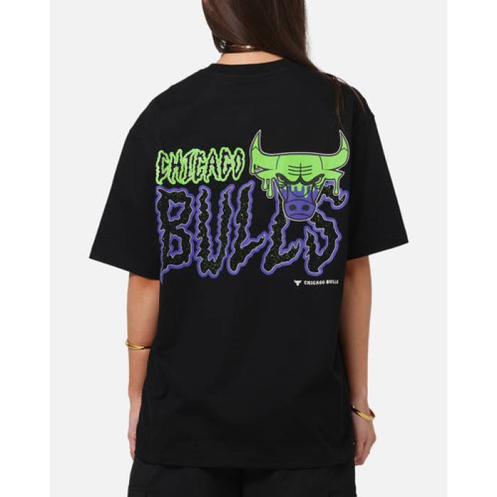 ニュー内鰓 New Era 【 Chicago Bulls Drip T-Shirt Womens Black 】 風の強い町 ブルズ プルオーバー レディース 黒いこと 黒いこと