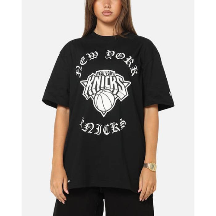 ニュー内鰓 New Era 【 New York Knicks Gothic Oversized T-Shirt Womens Black 】 ニックス プルオーバー レディース 黒いこと 黒いこと