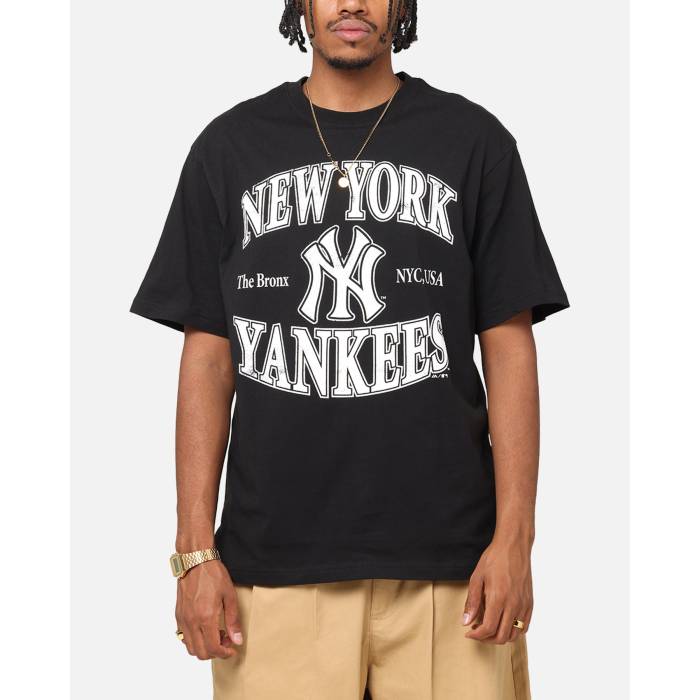 Majestic Athletic 【 New York Yankees Marne Arch T-Shirt Mens Black 】 ヤンキース プルオーバー メンズ 黒いこと 黒いこと