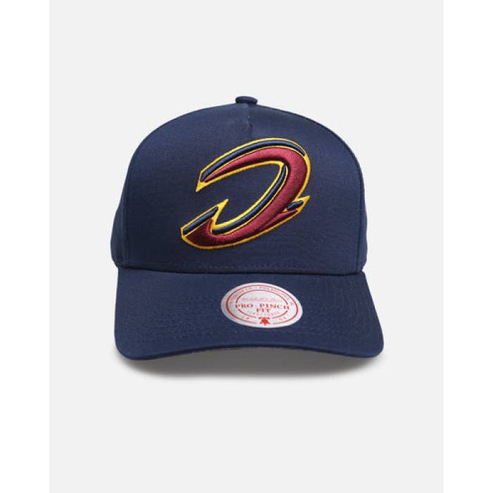 ミッチェル&ネス Mitchell & Ness 【 Cleveland Cavaliers 'Upside Down Logo' Pro Pinch Snapback Mens Navy 】 クリーブランド キャバリアーズ ダウン プロ Snapback スナップバック バッグ メンズ 紺色 ネイビー