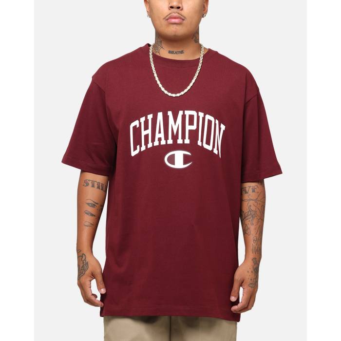 はやりっ子 Champion 【 Rochester Graphic T-Shirt Mens Red 】 グラフィック プルオーバー メンズ Red 赤・赤いこと
