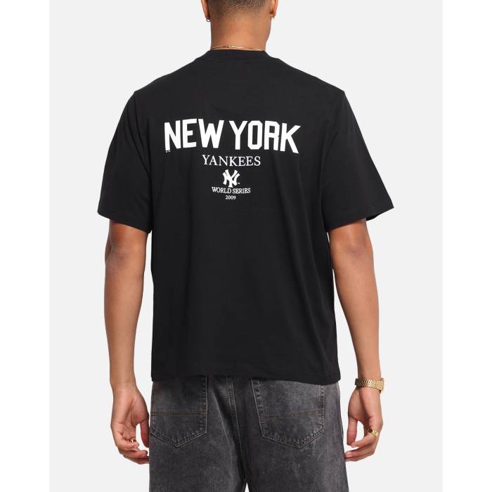 Majestic Athletic 【 New York Yankees Script Boxy T-Shirt Mens Black 】 ヤンキース 脚本 プルオーバー メンズ 黒いこと 黒いこと