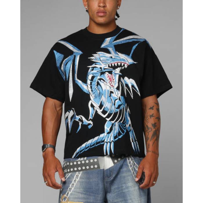 Loiter 【 X Yu-Gi-Oh! Blue Eyes White Dragon T-Shirt Mens Black 】 青色 ブルー 白色 ホワイト ドラゴン Tシャツ メンズ 黒色 ブラック