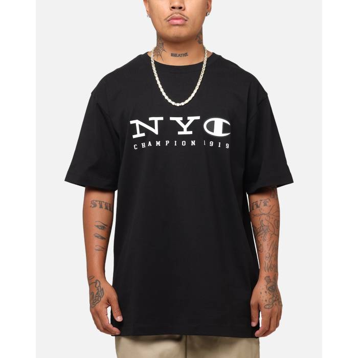 はやりっ子 Champion 【 Rochester Graphic T-Shirt Mens Black 】 グラフィック プルオーバー メンズ 黒いこと 黒いこと