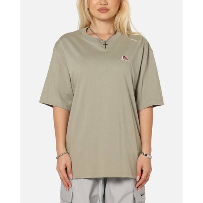ナイキ ジョーダン Jordan 【 Brand Sneaker Patch Crewneck T-Shirt Womens Khaki/Black 】 靴 スニーカー Tシャツ レディース カーキ 黒色 ブラック