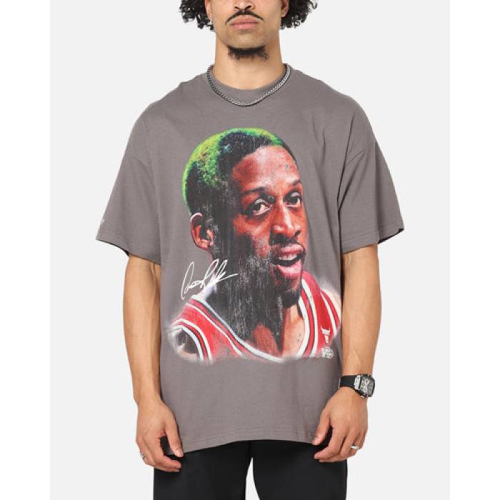 ミッチェル\u0026ネス Mitchell \u0026 Ness 【 Chicago Bulls Dennis Rodman Big Head T-Shirt Mens Charcoal Grey 】 風の強い町 ブルズ プルオーバー メンズ 濃灰色 薄墨色 薄墨色
