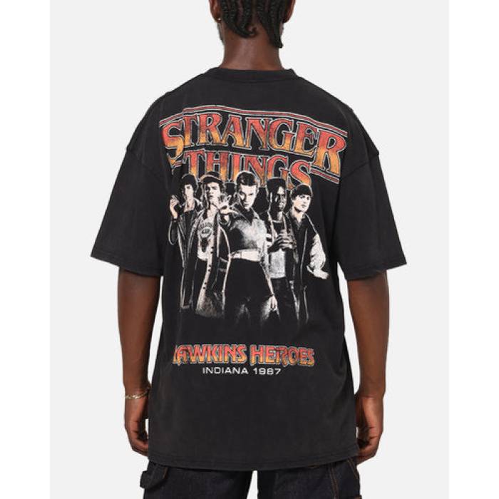 73Studio 【 X Stranger Things Hawkins Heroes T-Shirt Mens Black Acidwash 】 Tシャツ メンズ 黒色 ブラック|スニケス